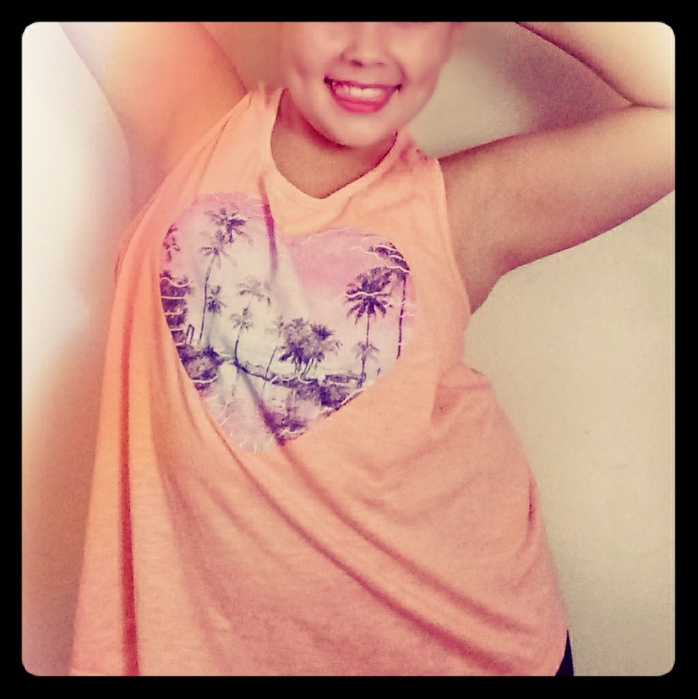 California Peach Tank 🌴 ~ on sale ~ half price ~